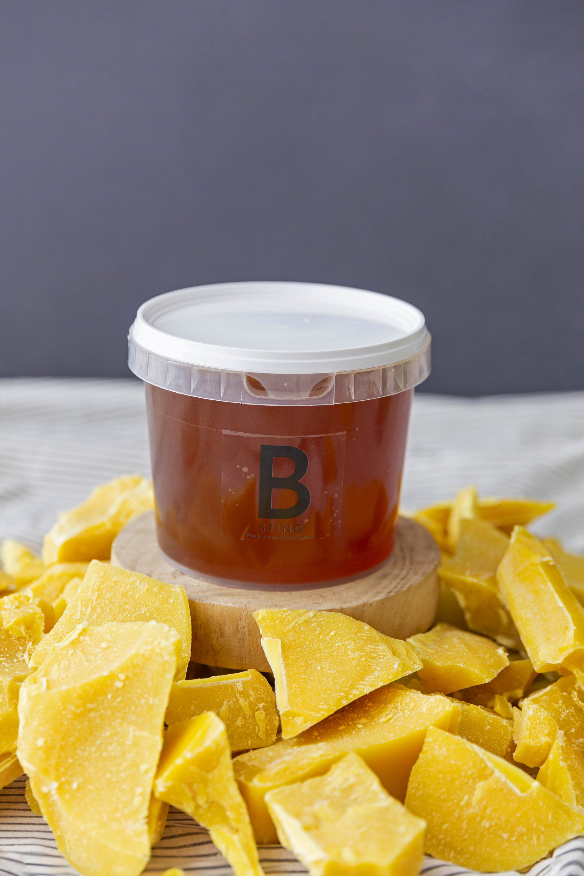 Pure honey. Raw honey. Unfiltered honey. South Australian honey. Fleurieu peninsular honey. Adelaide Hills honey. Local honey. B Sting Apiaries. Bulk honey. Cooking honey. Baking honey. 