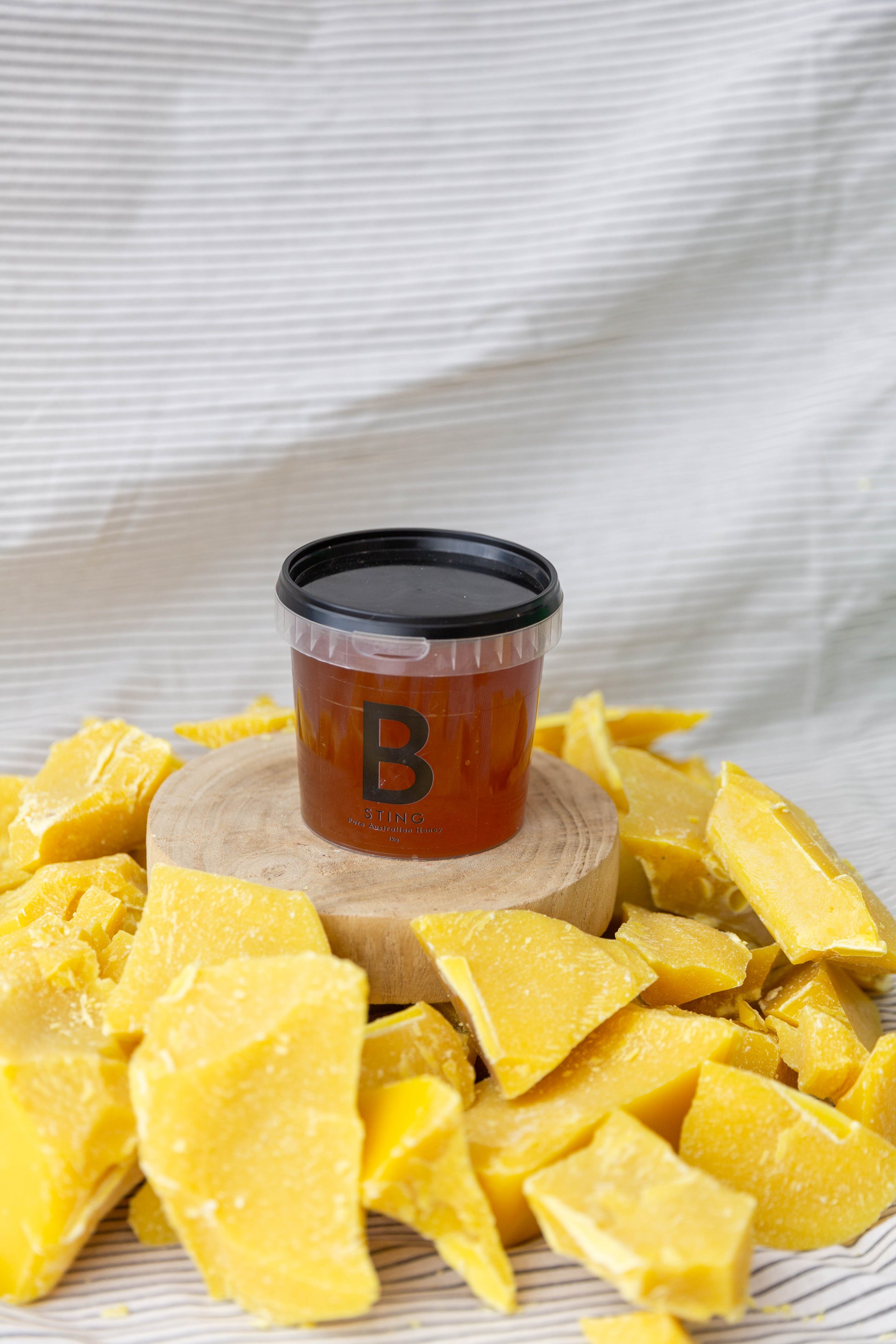 Australian honey. Pure honey. Raw honey. Unfiltered honey. South Australian honey. Fleurieu peninsular honey. Adelaide Hills honey. Local honey. B Sting Apiaries. Bulk honey. Cooking honey. Baking honey. 